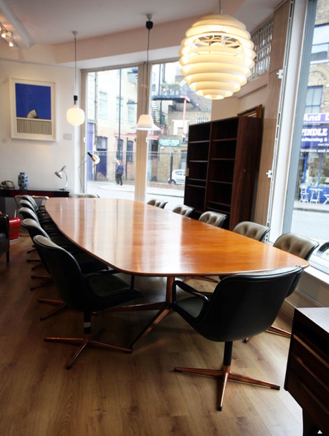 Boardroom table & 14 chairs – Knoll Int
