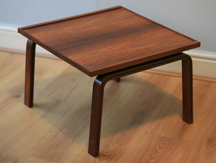 Rosewood coffee table – Arne Jacobsen