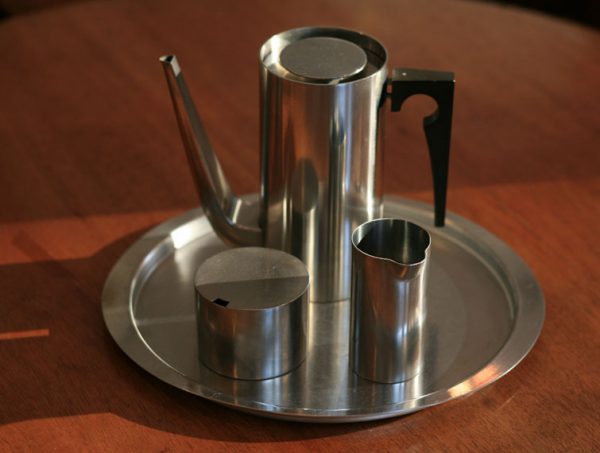 arne jacobsen-stelton-vintage fritz hansen