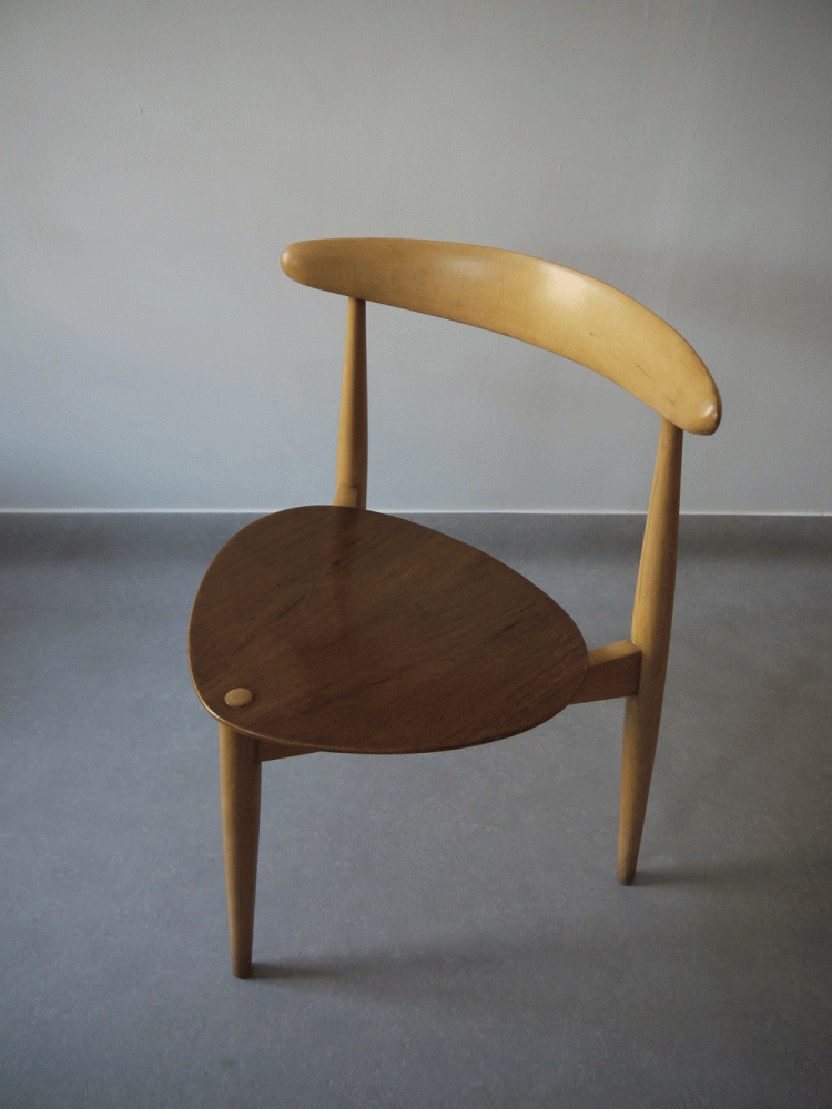 Hans J Wegner – Heart Chair