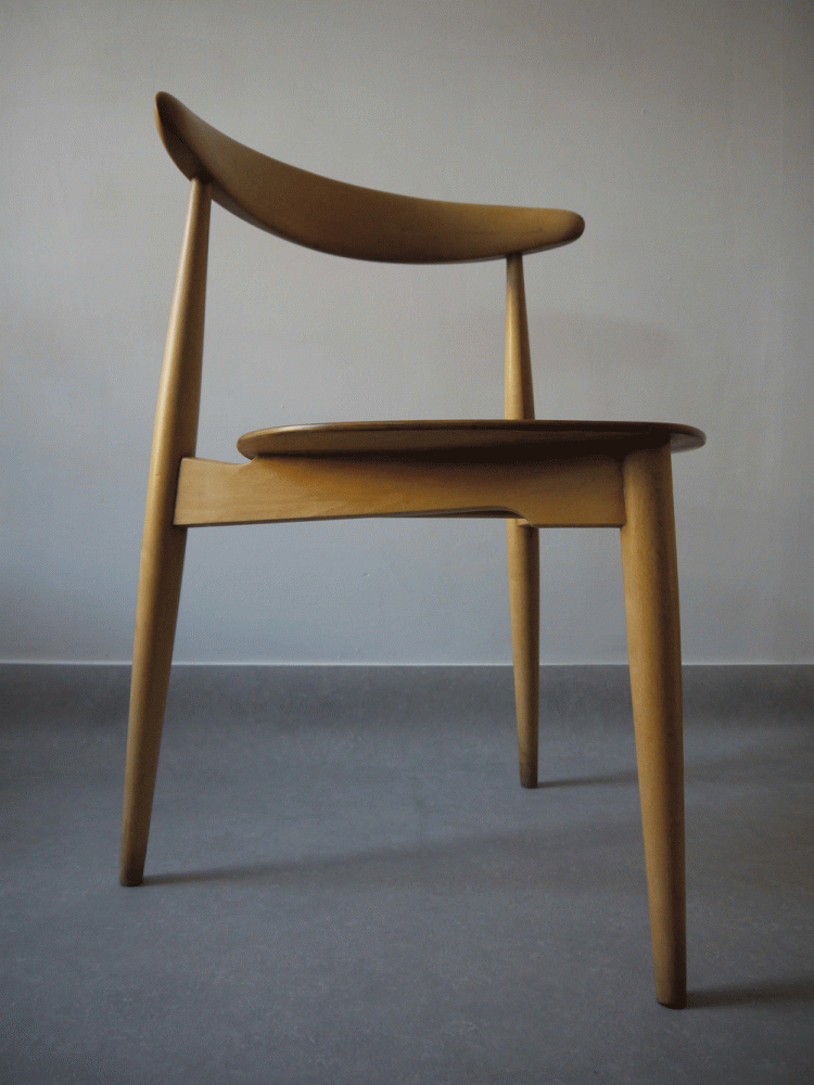 Hans J Wegner – Heart Chair