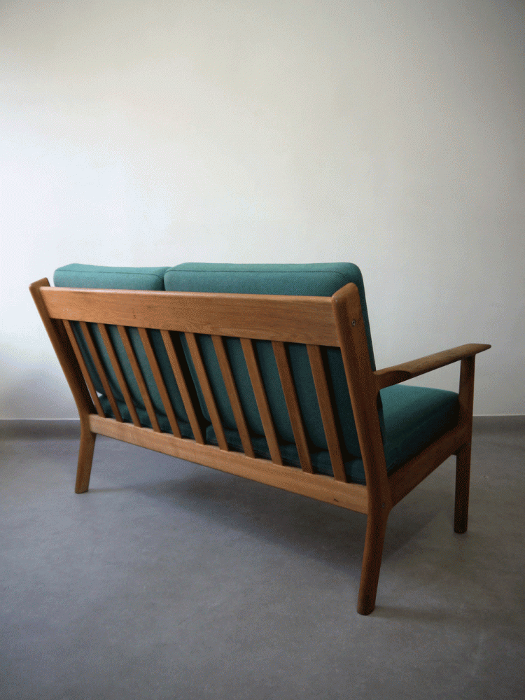 Hans Wegner – Two Seat Sofa