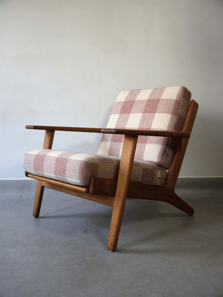 Hans Wegner – Pair of GE290 Lounge Chairs