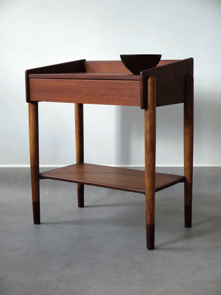 Borge Mogenson – Nightstand with Drawer