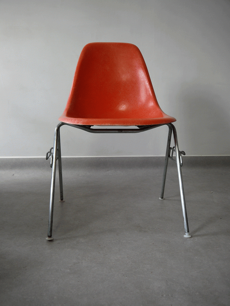 Charles and Ray Eames – Stacking Side Shell Chair