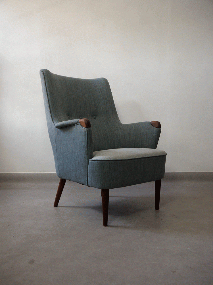 Finn Juhl Style – Curved Upholstered Club Chair