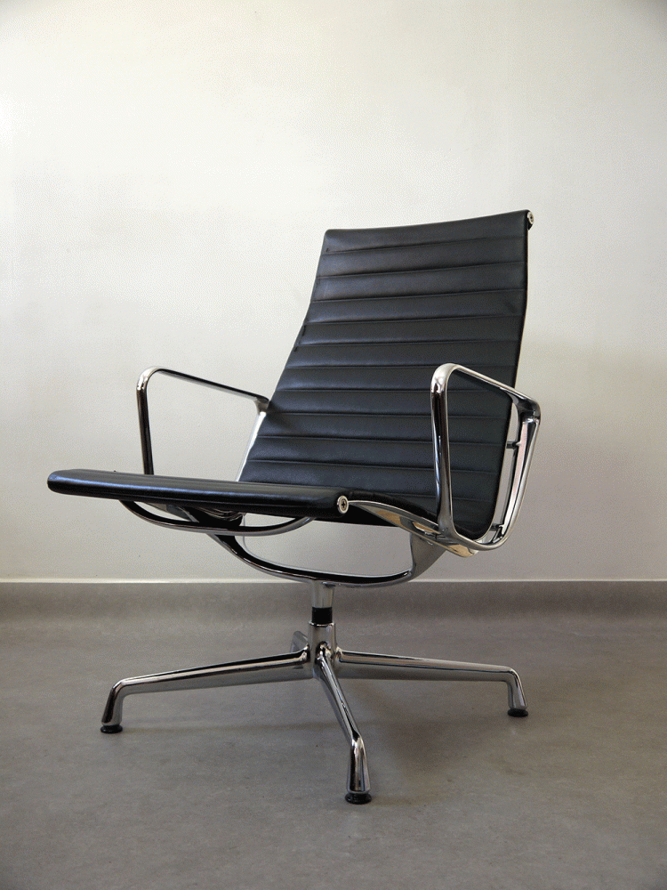 Charles and Ray Eames – EA115 Swivel Lounge Chair