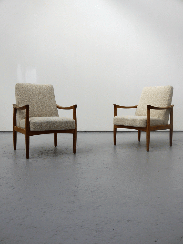 Fritz Hansen – Pair of Solid Oak Lounge Chairs