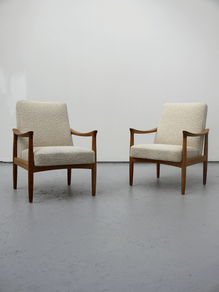 Fritz Hansen – Pair of Solid Oak Lounge Chairs