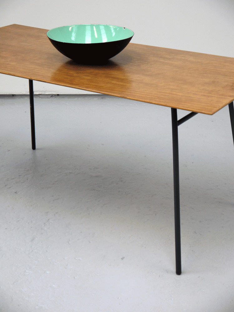Robin Day – Model 677 Dining Table