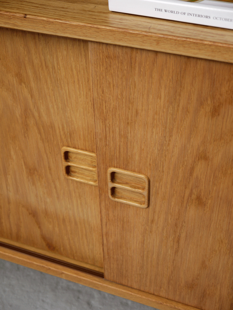 Dainsh – Oak Console Cabinet