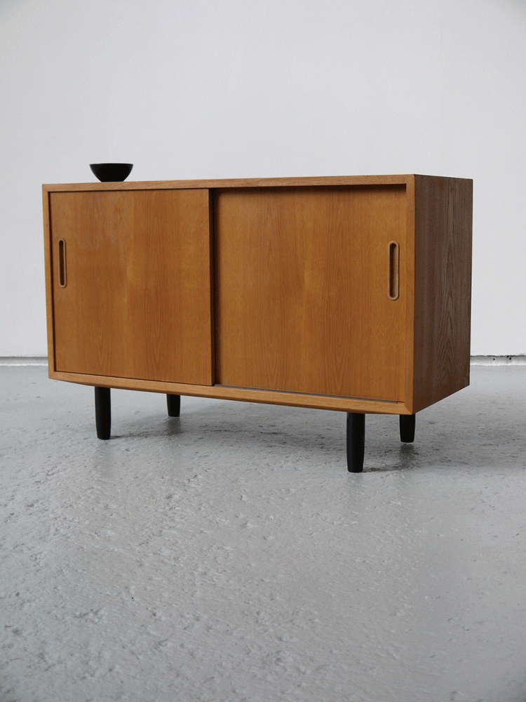 Paul Hundevad – Oak Cabinet