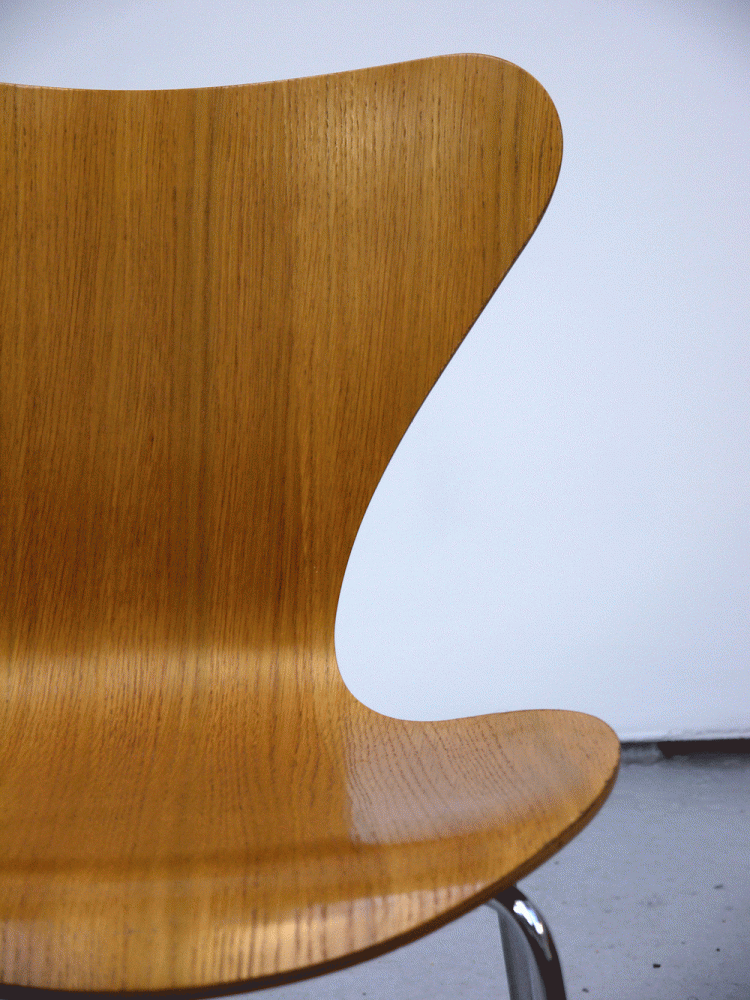 Arne Jacobsen – Series Seven Stacking Chairs