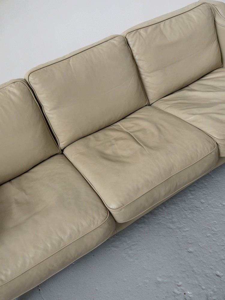 Skalma Denmark – Cream Leather Sofa