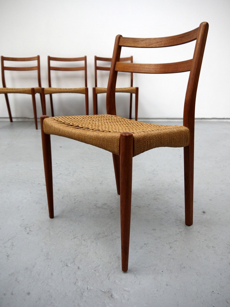 Niels Moller Style – Set of four Danish Dining Chairs