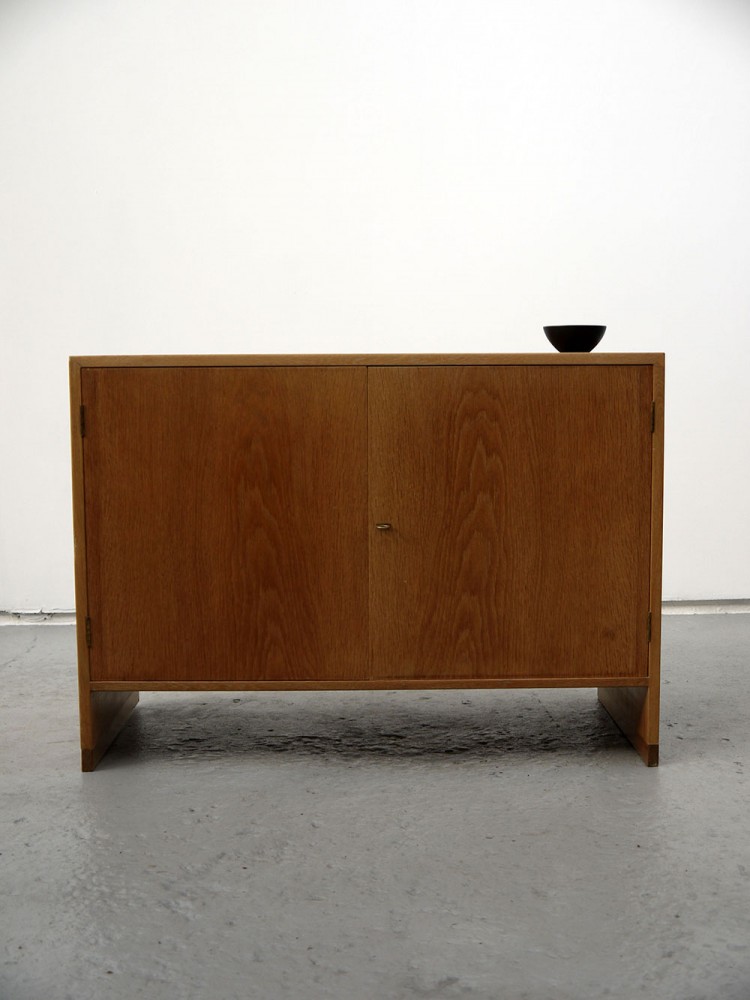 Hans Wegner – Ry Mobler Oak Cabinet