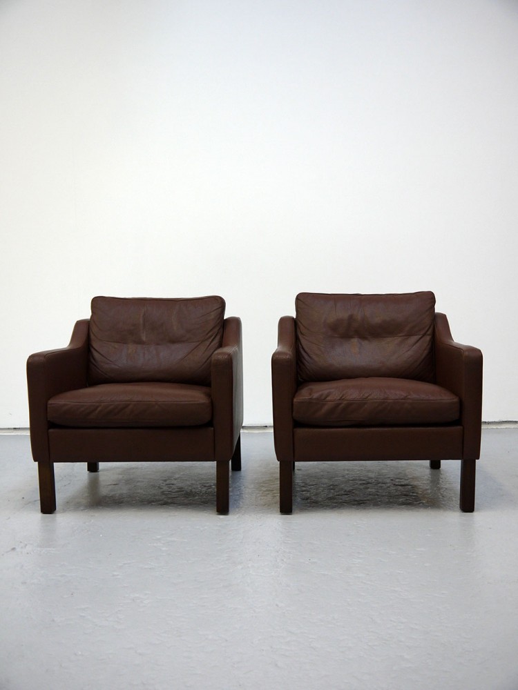 Danish – Pair of Borge Mogensen Style Leather Lounge Chairs