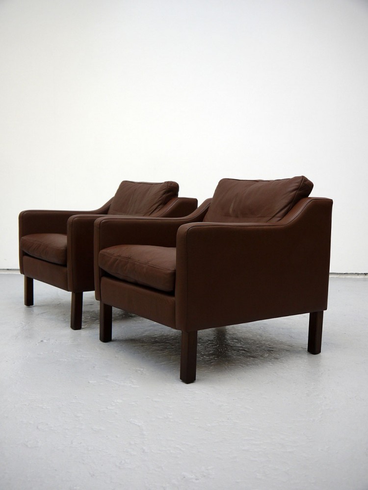 Danish – Pair of Borge Mogensen Style Leather Lounge Chairs