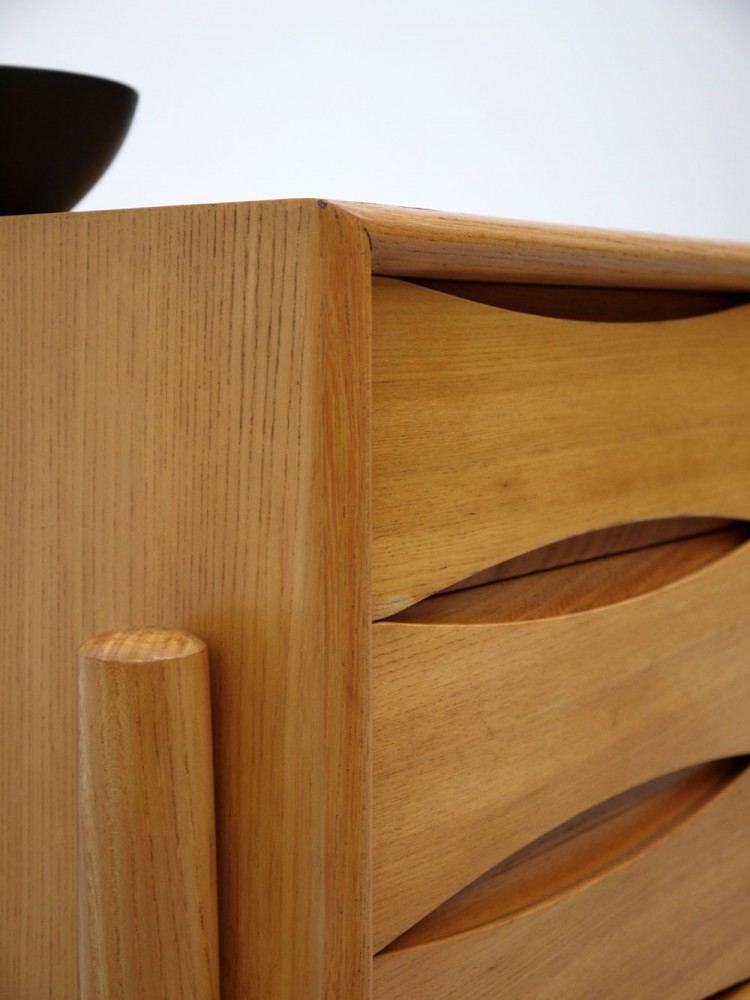 Vodder Style – Oak Drawer and Planter Console Unit