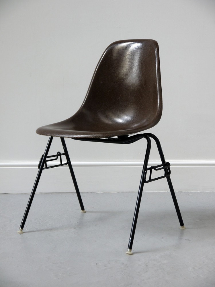 Charles and Ray Eames – Original Stacking Side Shell Chair