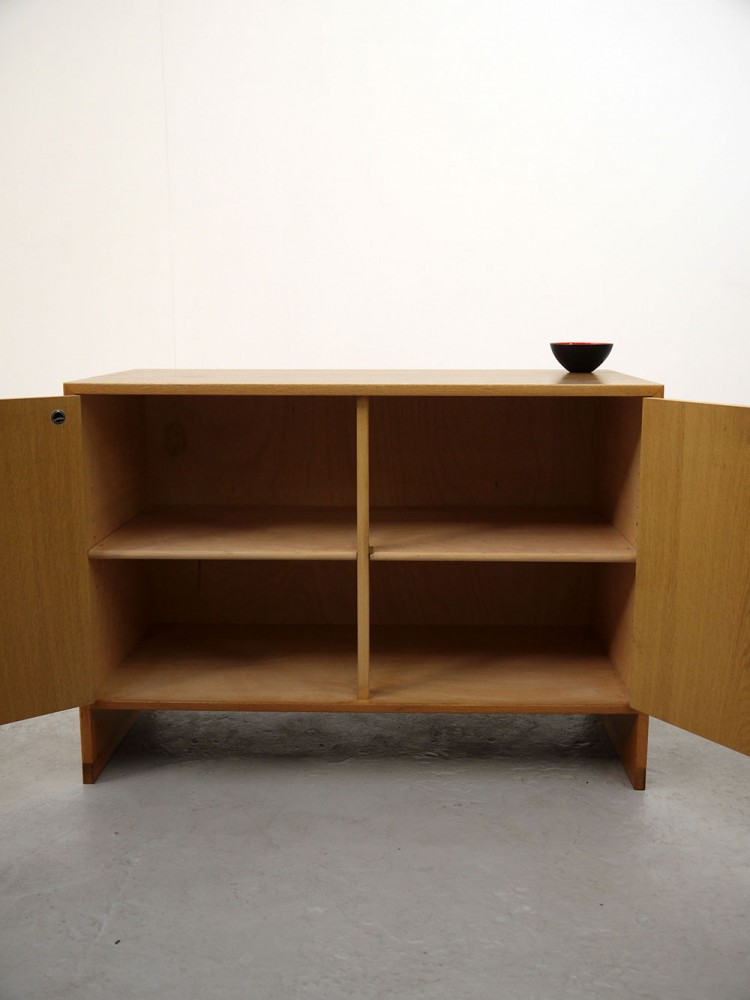 Hans Wegner – RY Mobler Oak Cabinet