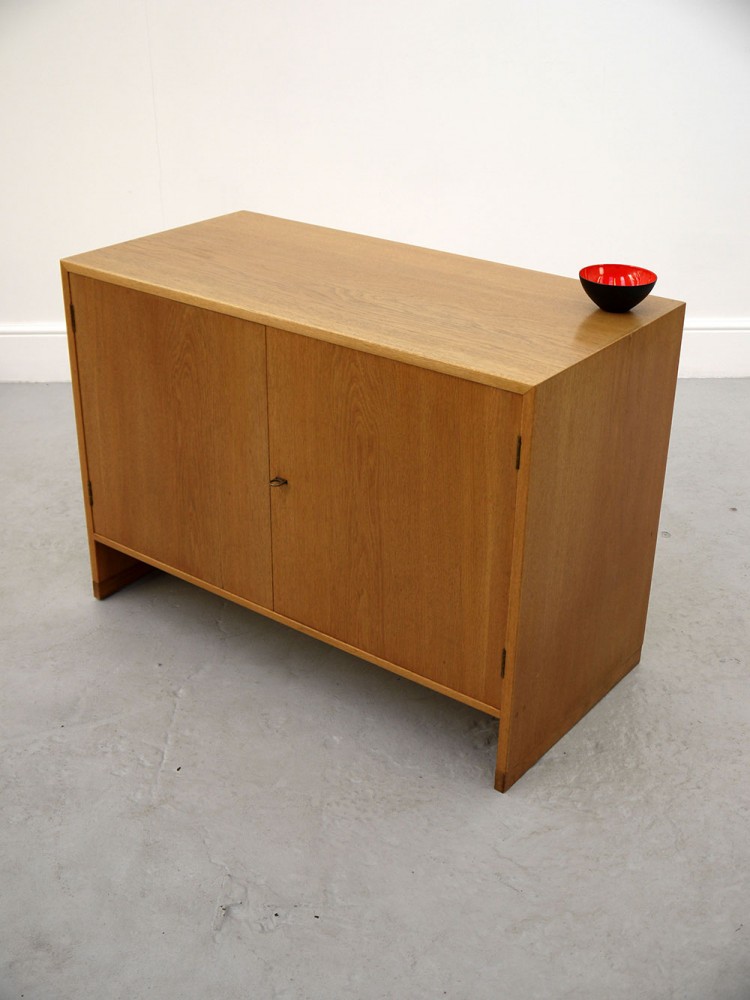 Hans Wegner – RY Mobler Oak Cabinet