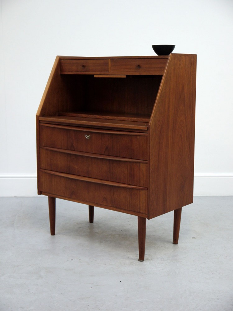 Danish – Teak Dresser / Bureau