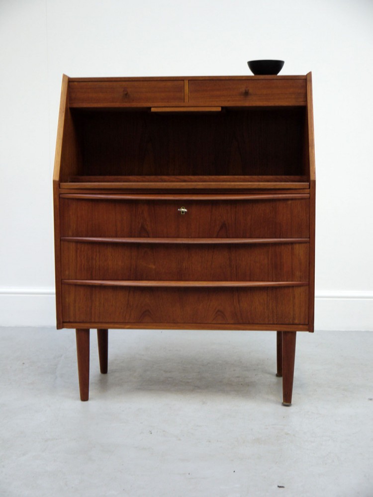 Danish – Teak Dresser / Bureau
