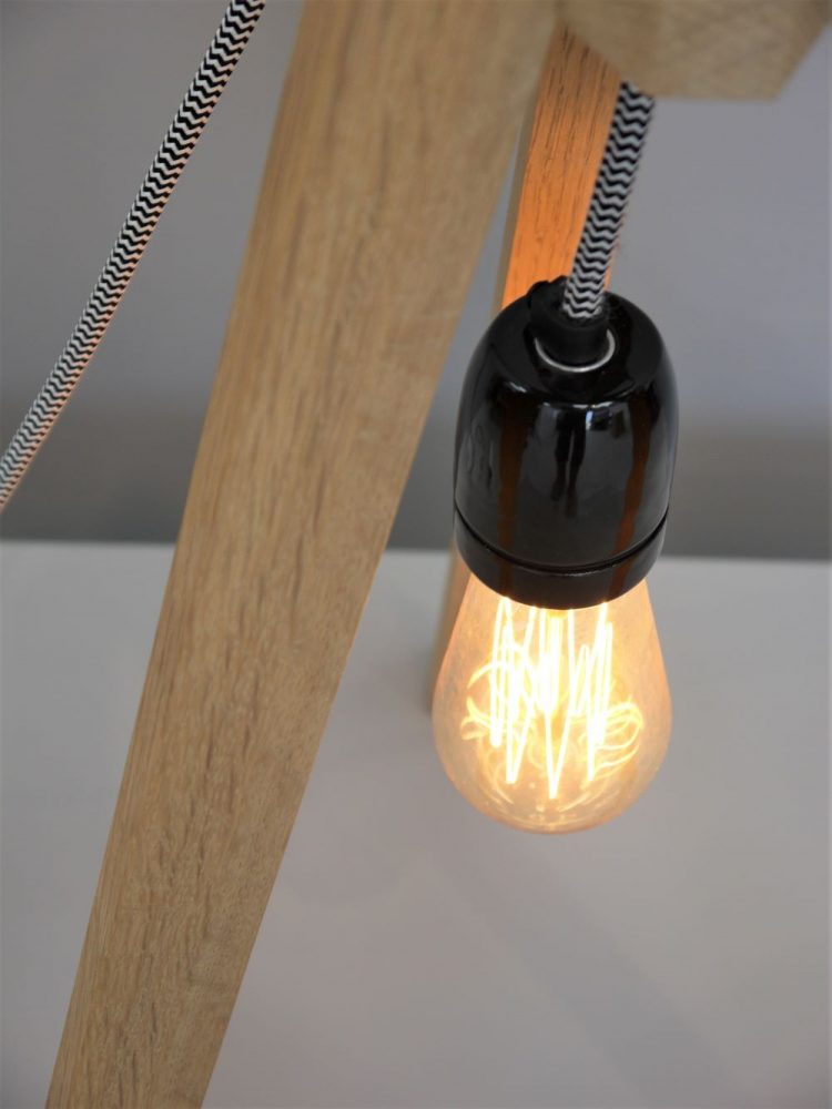 Elliot Design – Oak Tripod Light