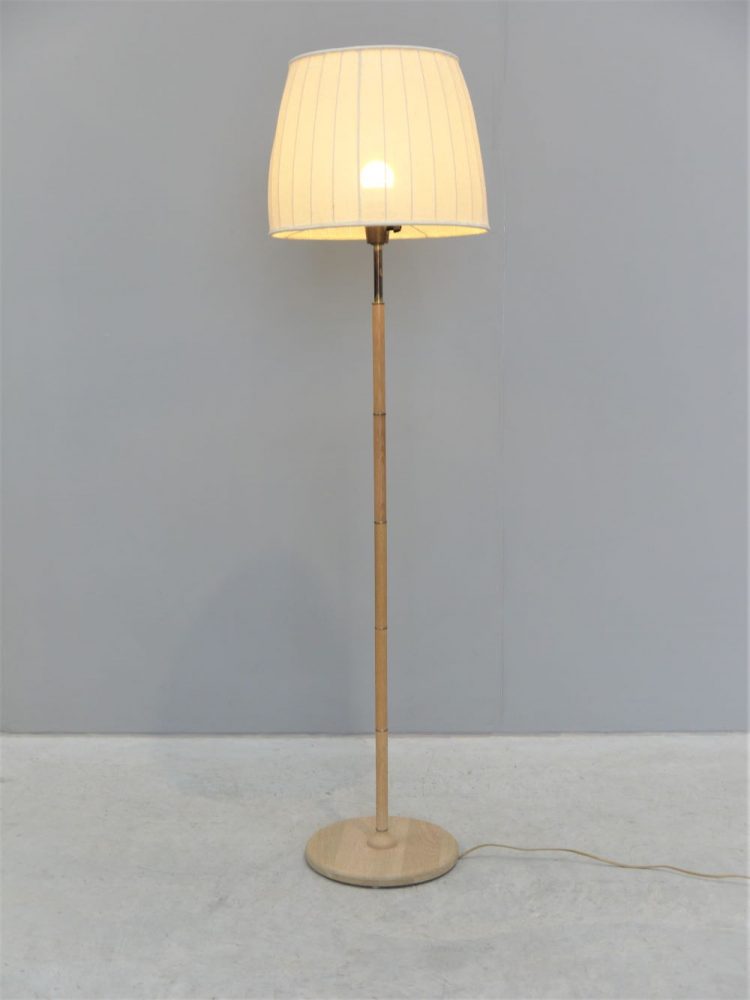 Swedish – Solid Oak Standard Floor Light