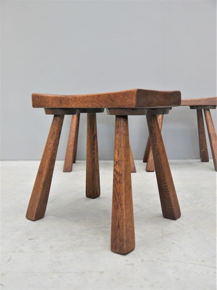 Arts and Craft – Dining / Kitchen Table and Stools