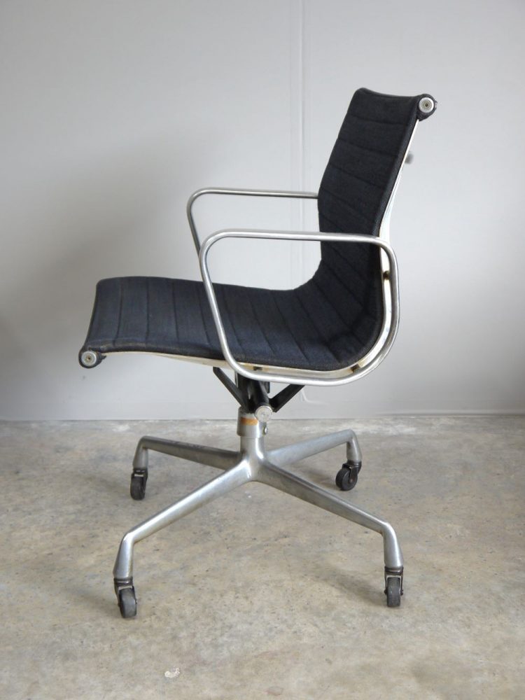 Charles and Ray Eames – EA117 Black Hopsock Adjustable Swivel Chair
