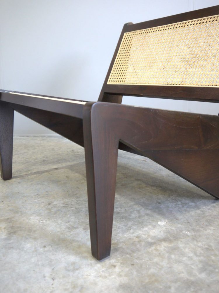 aTOKO – The Kangaroo Lounge Chair