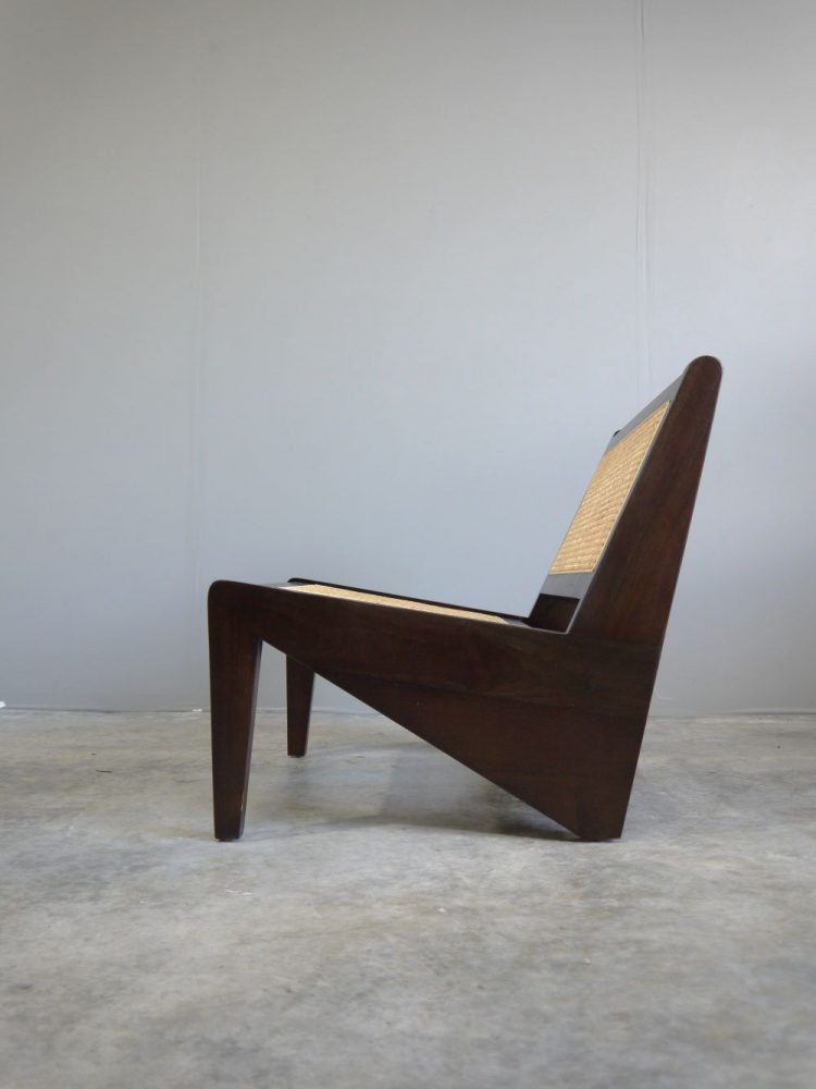 aTOKO – The Kangaroo Lounge Chair