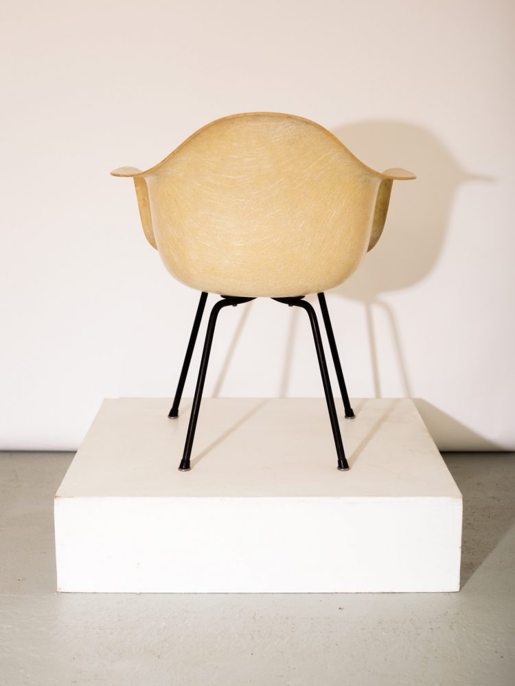 Charles Eames – Fiberglass Shell Chair
