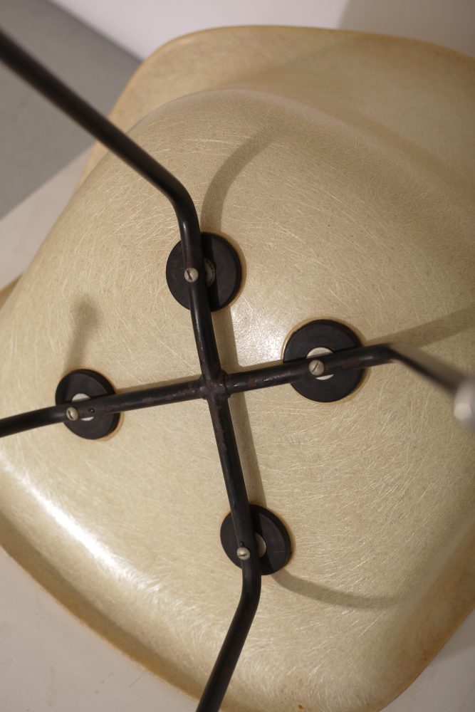 Charles Eames – Fiberglass Shell Chair