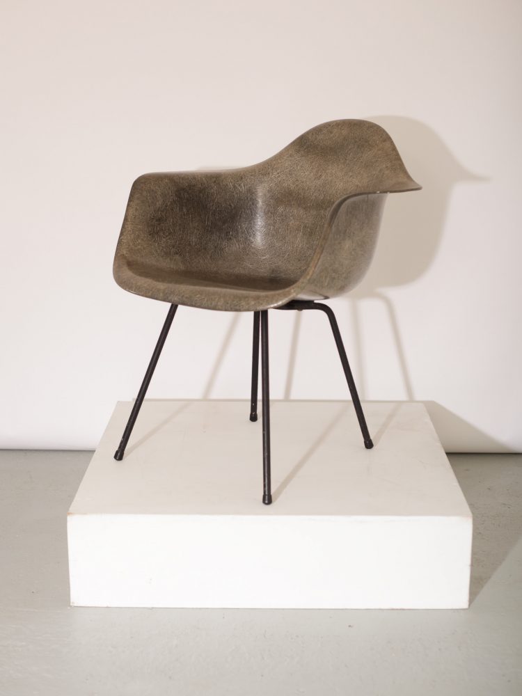 Charles Eames – Elephant Grey DAX Zenith Shell Chair