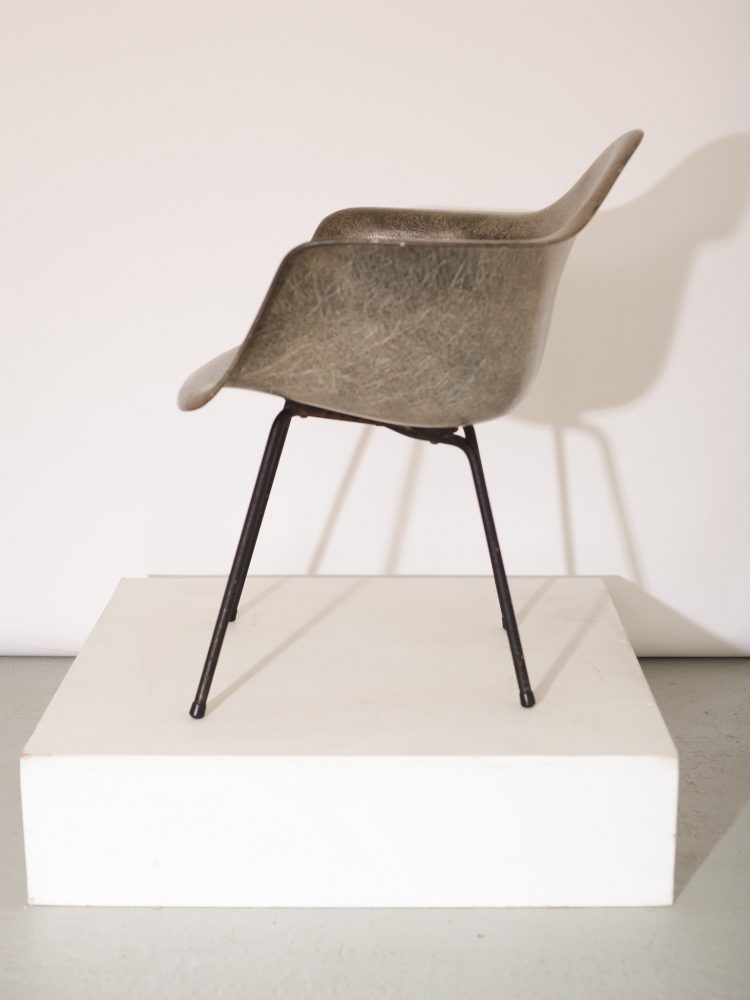 Charles Eames – Elephant Grey DAX Zenith Shell Chair