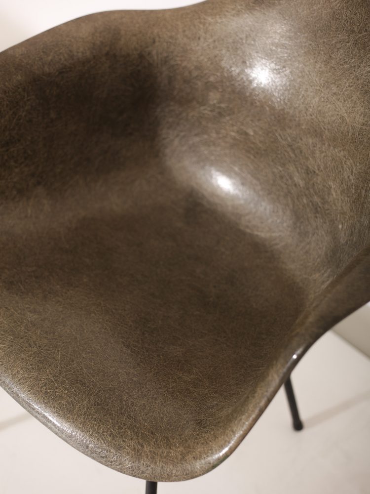 Charles Eames – Elephant Grey DAX Zenith Shell Chair