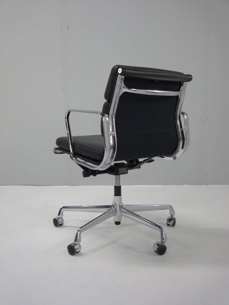 Charles and Ray Eames – EA 217 Soft Pad Chair for Vitra