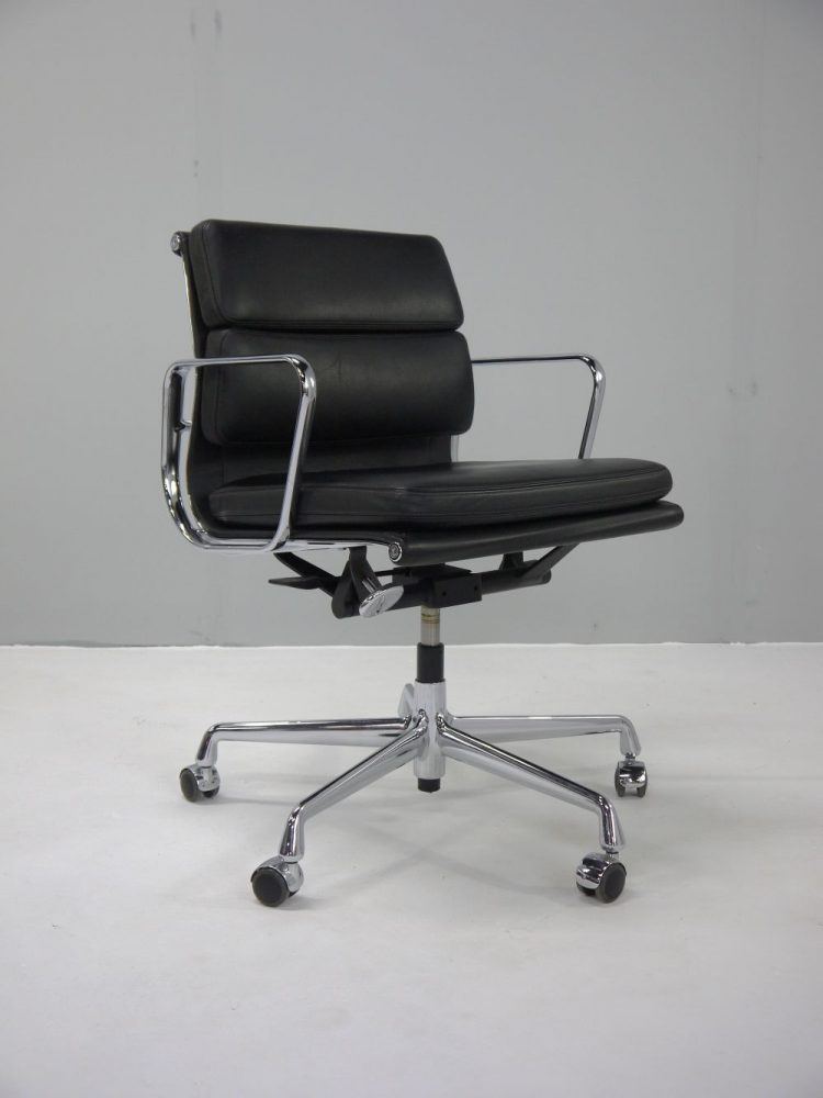 Charles and Ray Eames – EA 217 Soft Pad Chair for Vitra