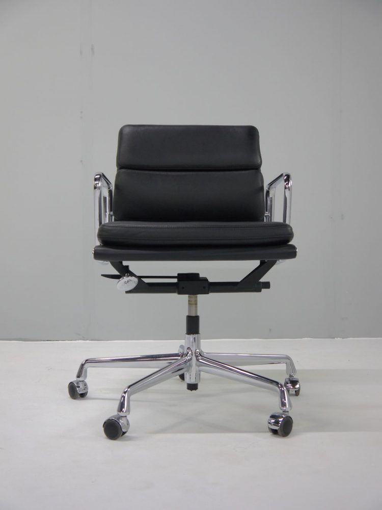Charles and Ray Eames – EA 217 Soft Pad Chair for Vitra