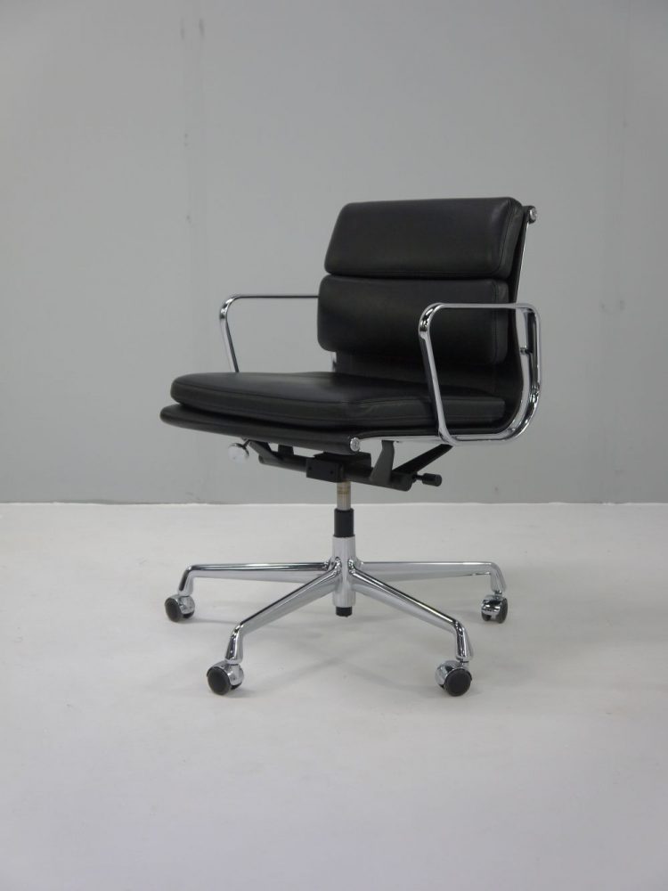 Charles and Ray Eames – EA 217 Soft Pad Chair for Vitra