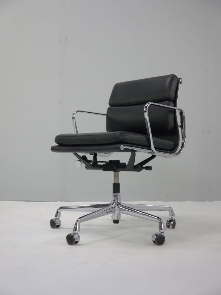Charles and Ray Eames – EA 217 Soft Pad Chair for Vitra