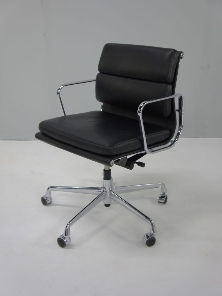 Charles and Ray Eames – EA 217 Soft Pad Chair for Vitra