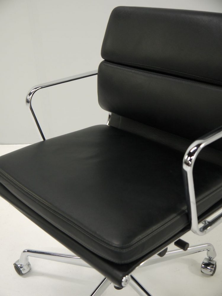 Charles and Ray Eames – EA 217 Soft Pad Chair for Vitra