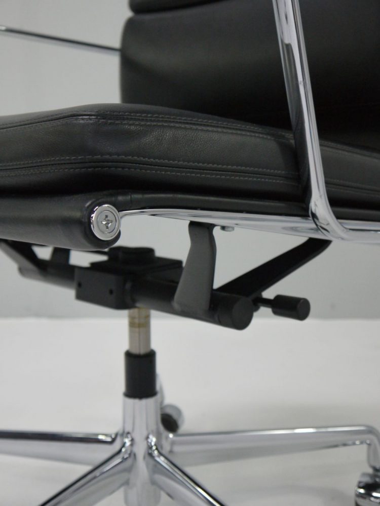 Charles and Ray Eames – EA 217 Soft Pad Chair for Vitra