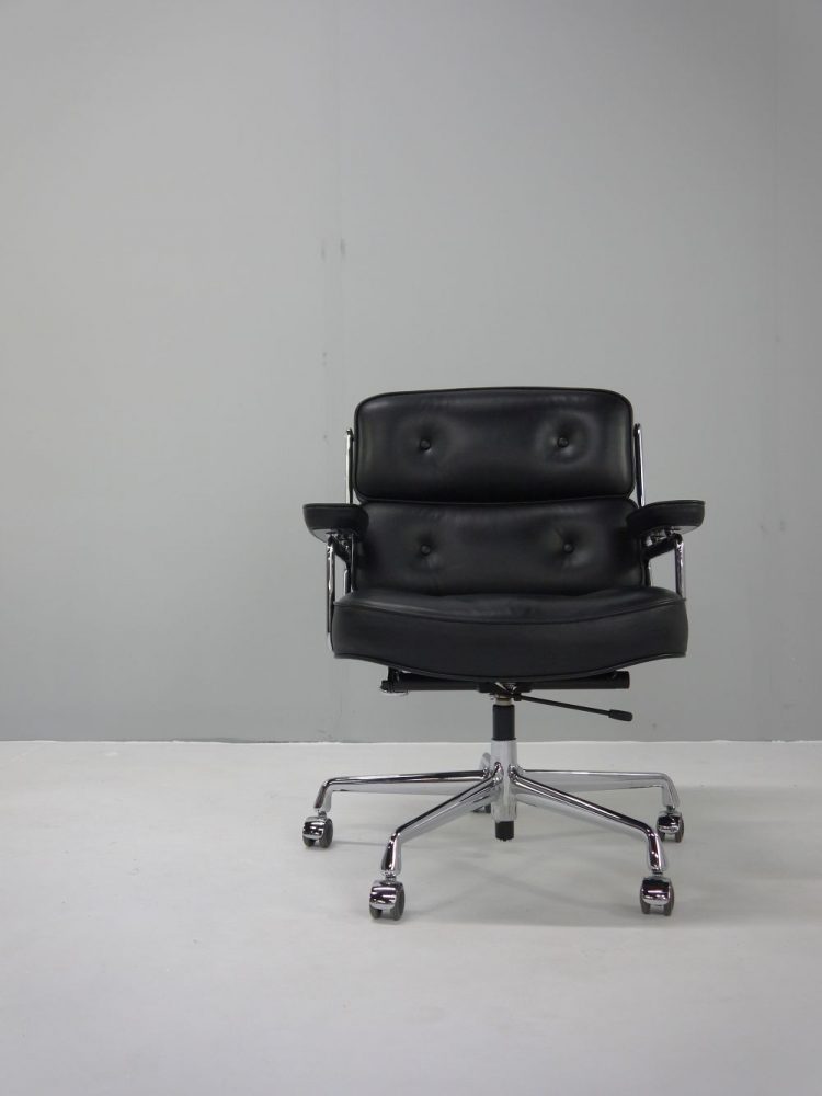 Charles and Ray Eames – ES 104 Time Life Lobby Chair for Vitra