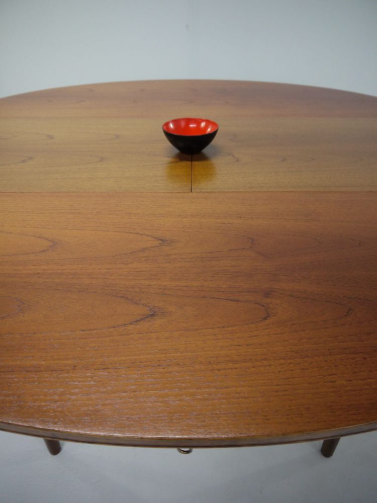 Greaves and Thomas – Extending Dining Table