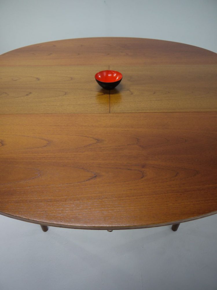 Greaves and Thomas – Extending Dining Table